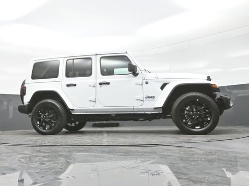 Used 2025 Jeep Wrangler Unlimited Sahara w/ Safety Group AWD/4WD image 29