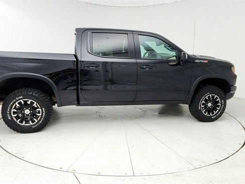 Used 2023 Chevrolet Silverado 1500 ZR2 w/ Technology Package image 7