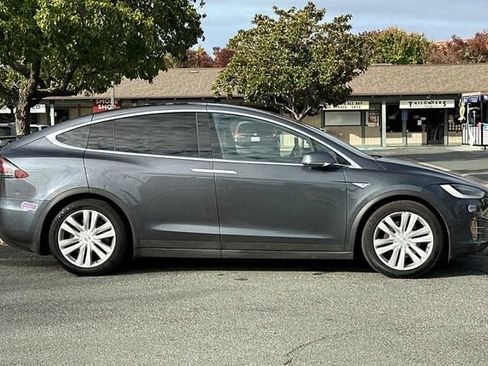 Used 2016 Tesla Model X 90D image 7