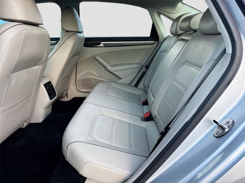 Used 2018 Volkswagen Passat 2.0T SE image 26