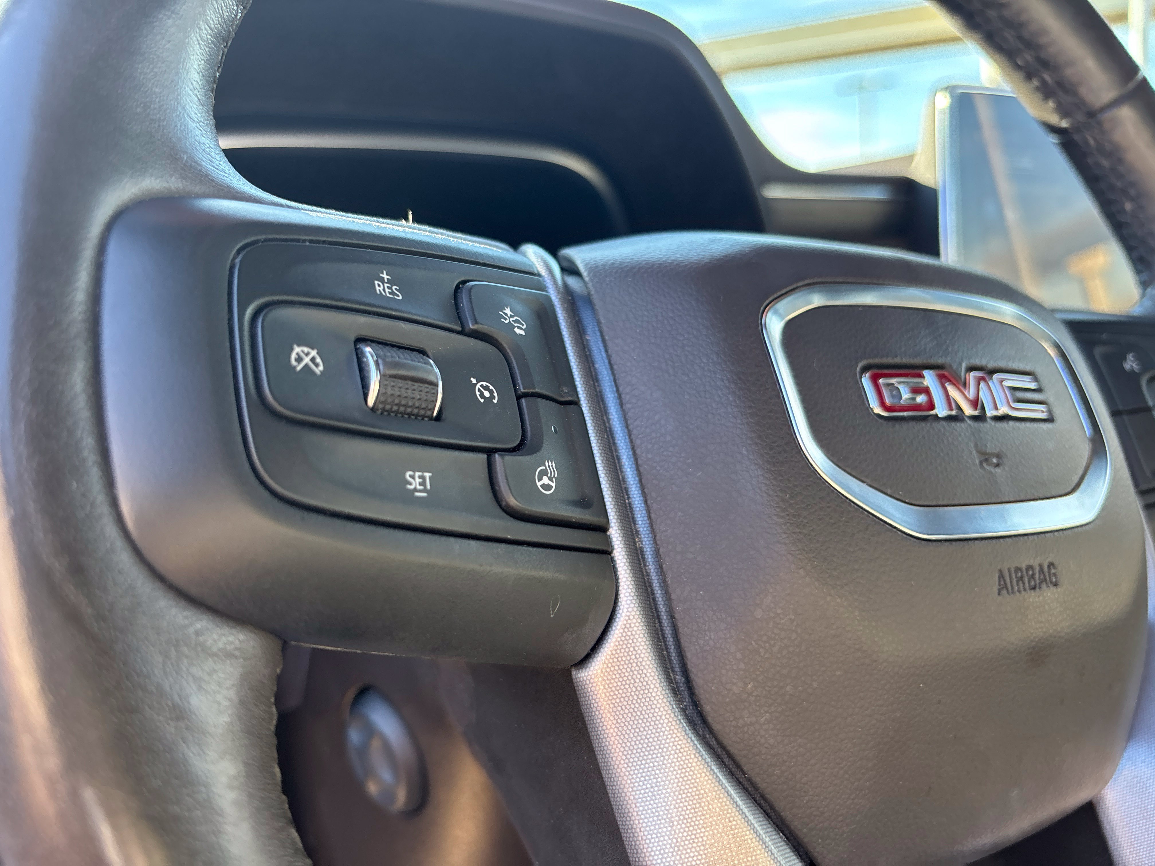 Used 2022 GMC Yukon SLT w/ SLT Luxury Package AWD/4WD image 28