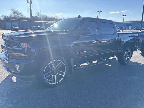 Used 2018 Chevrolet Silverado 1500 LT w/ LPO, Black Pack image 8