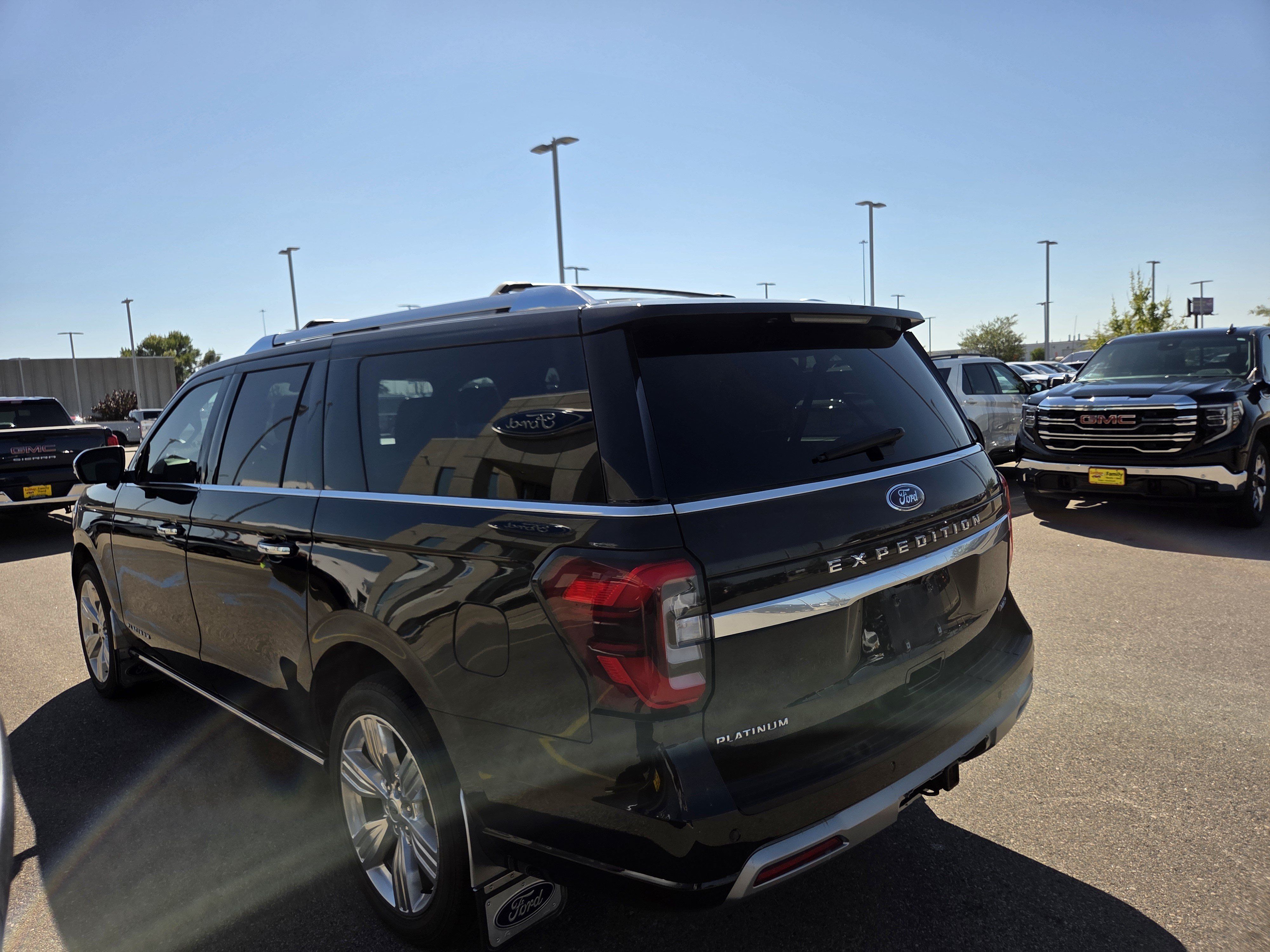 Used 2023 Ford Expedition Max Platinum AWD/4WD image 4