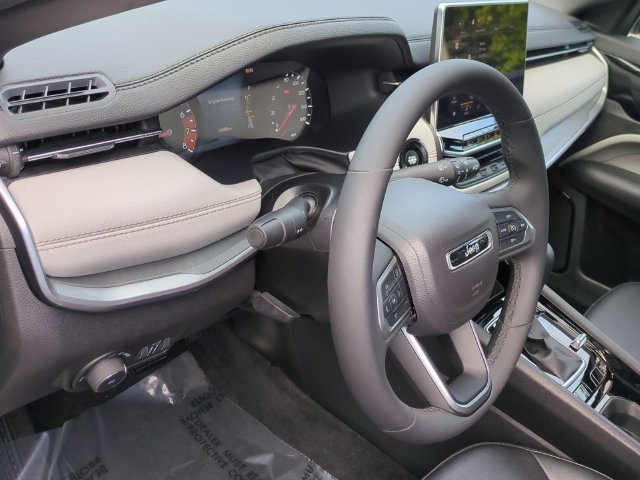 Used 2024 Jeep Compass Limited AWD/4WD image 11