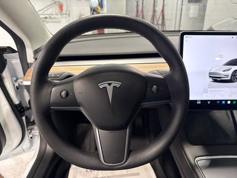 Used 2023 Tesla Model 3 Standard Range RWD image 5