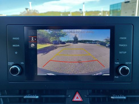 Used 2023 Kia Sportage LX image 11