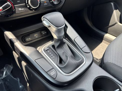 Used 2025 Kia Soul LX w/ LX Technology Package FWD image 37