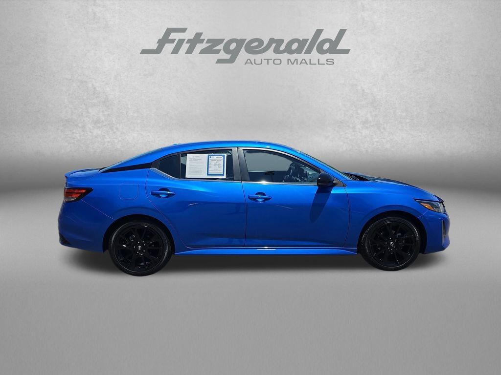 Used 2025 Nissan Sentra SR FWD image 8