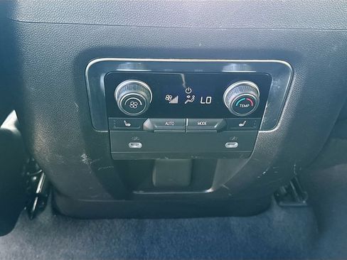 Used 2024 Chevrolet Suburban Premier AWD/4WD image 27