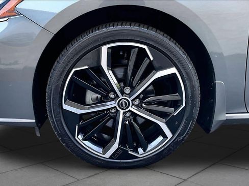 Used 2023 Nissan Altima 2.5 SR FWD image 11