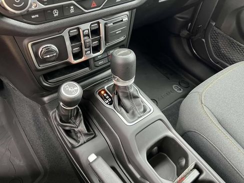 New 2025 Jeep Gladiator Sport AWD/4WD image 23