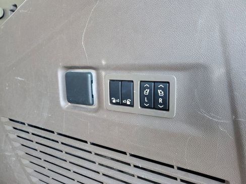 Used 2023 GMC Yukon XL Denali image 35