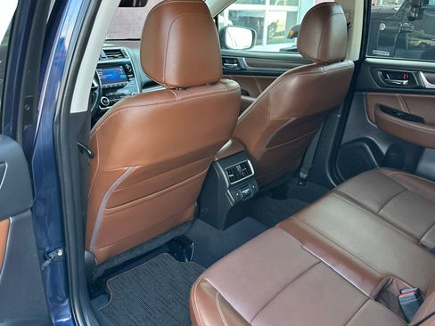 Used 2018 Subaru Outback 3.6R Touring w/ Popular Package #3 image 11