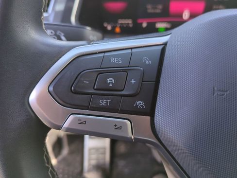 Used 2023 Volkswagen Tiguan SE R-Line image 18