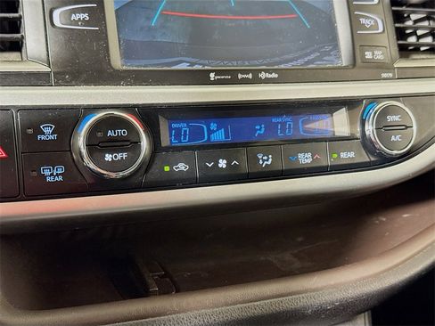 Used 2018 Toyota Highlander SE image 14