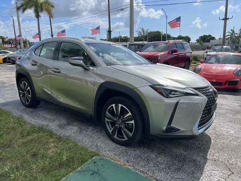 Used 2022 Lexus UX 200 w/ Accessory Package (Z1) FWD image 4
