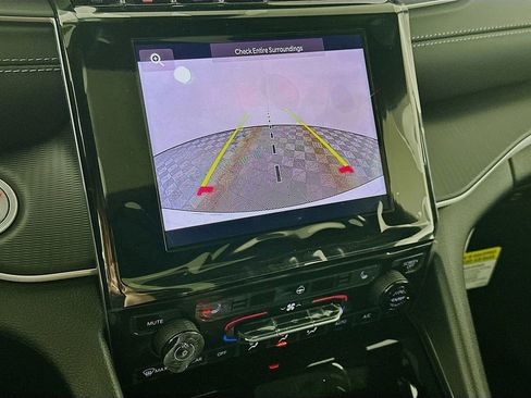 New 2025 Jeep Grand Cherokee Altitude image 15