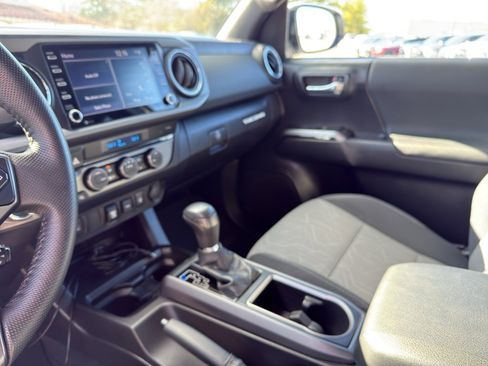 Used 2022 Toyota Tacoma TRD Off-Road image 11