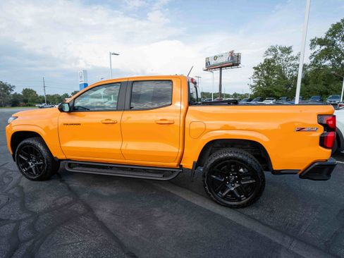 Used 2025 Chevrolet Colorado Z71 w/ Technology Package AWD/4WD image 4