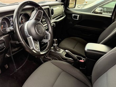 Used 2020 Jeep Gladiator Overland AWD/4WD image 5