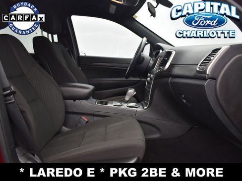 Used 2021 Jeep Grand Cherokee Laredo image 12