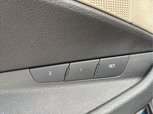 Used 2019 Audi e-tron Prestige w/ Prestige Package AWD/4WD image 25