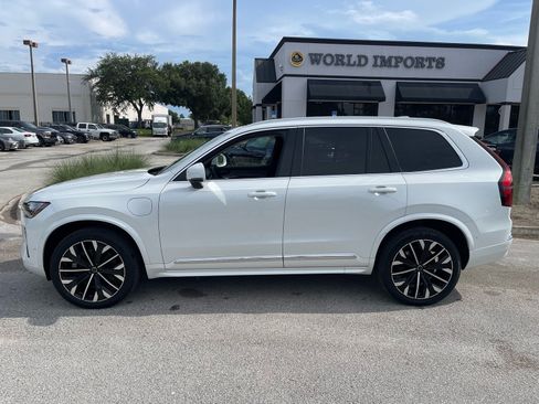 Used 2025 Volvo XC90 T8 Ultra w/ Protection Package Premier AWD/4WD image 2
