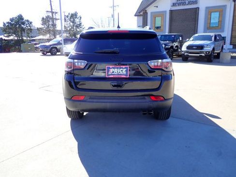 Used 2020 Jeep Compass Latitude FWD image 3