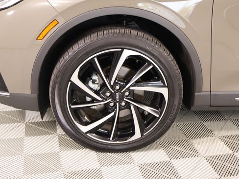 Used 2025 Lincoln Corsair Reserve w/ Equipment Group 202A FWD image 19
