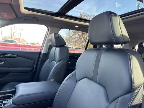 Used 2023 Honda Pilot Touring image 11
