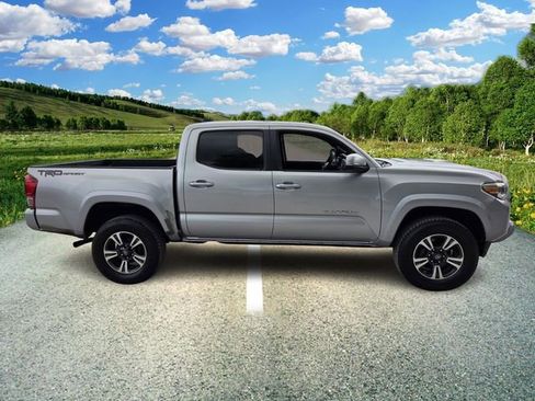 Used 2017 Toyota Tacoma TRD Sport w/ Tow Package image 8