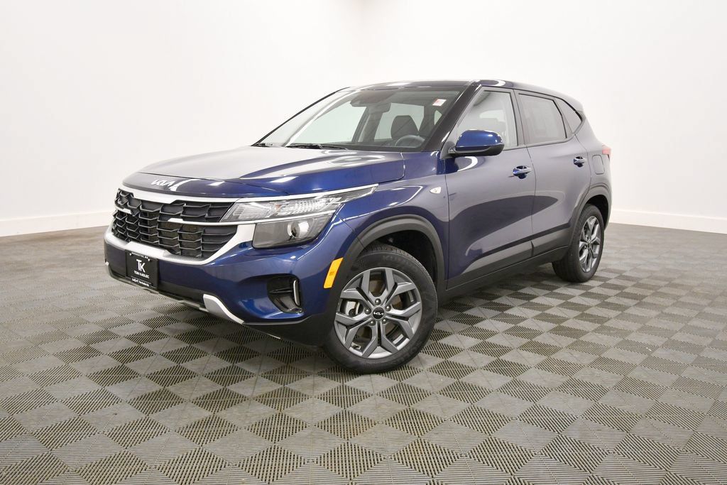 Used 2026 Kia Seltos LX AWD/4WD image 2
