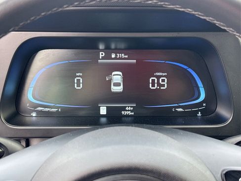 Certified 2025 Hyundai Elantra Sport image 21