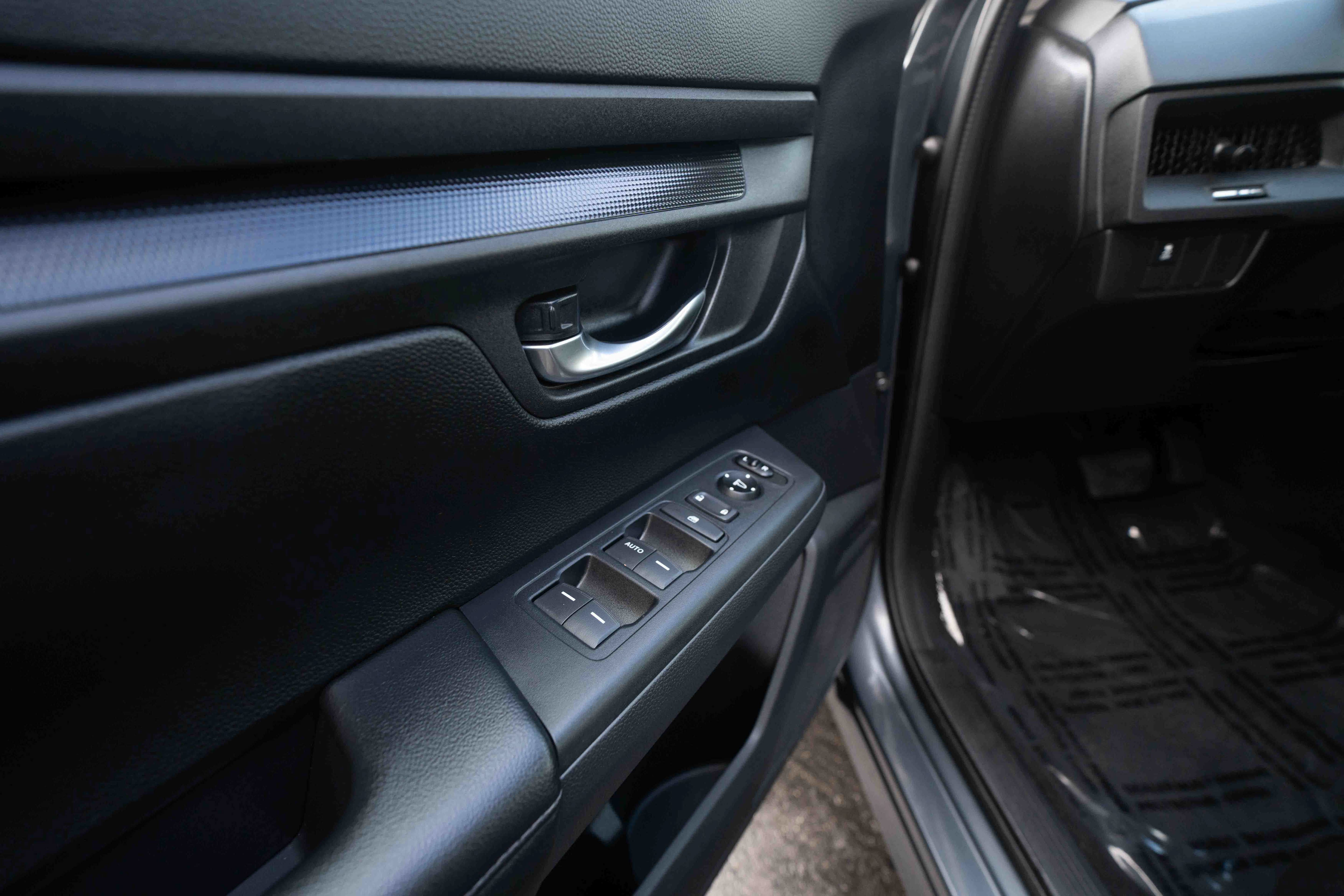 Used 2025 Honda CR-V LX image 7