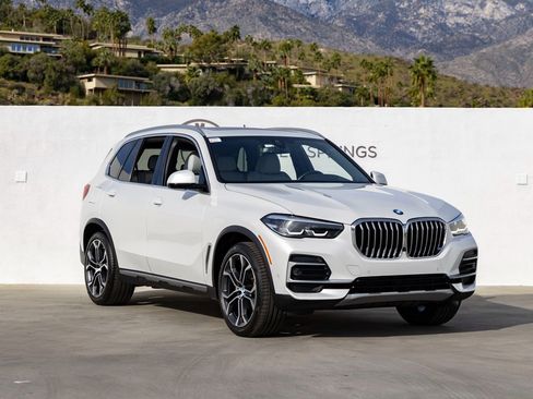 Certified 2023 BMW X5 sDrive40i w/ Premium Package image 2