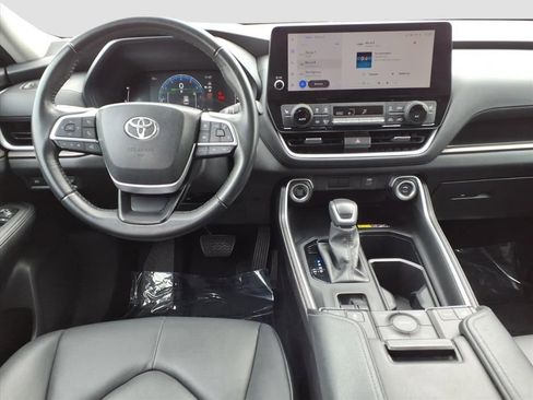 Used 2024 Toyota Grand Highlander XLE image 12