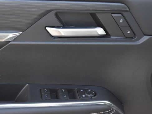 Used 2025 GMC Acadia Elevation image 12