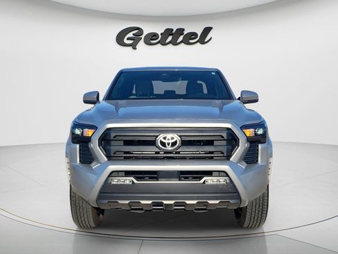 Certified 2025 Toyota Tacoma SR5 AWD/4WD image 2