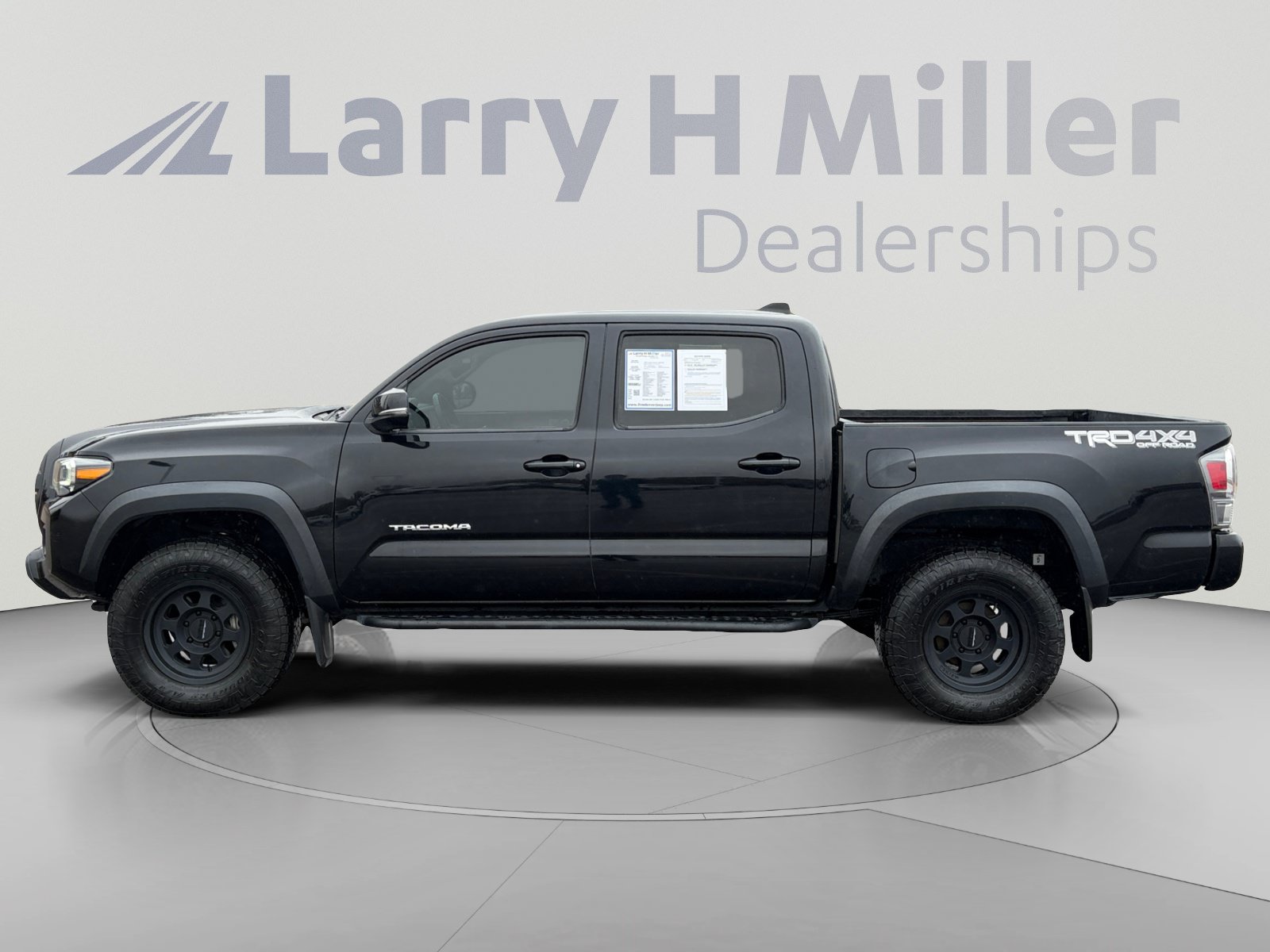 Used 2022 Toyota Tacoma TRD Off-Road w/ Technology Package AWD/4WD image 3