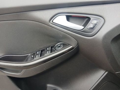 Used 2015 Ford Focus Titanium FWD image 17