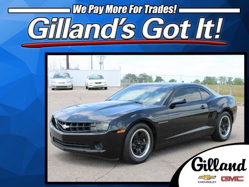 Used 2011 Chevrolet Camaro LS RWD image 1