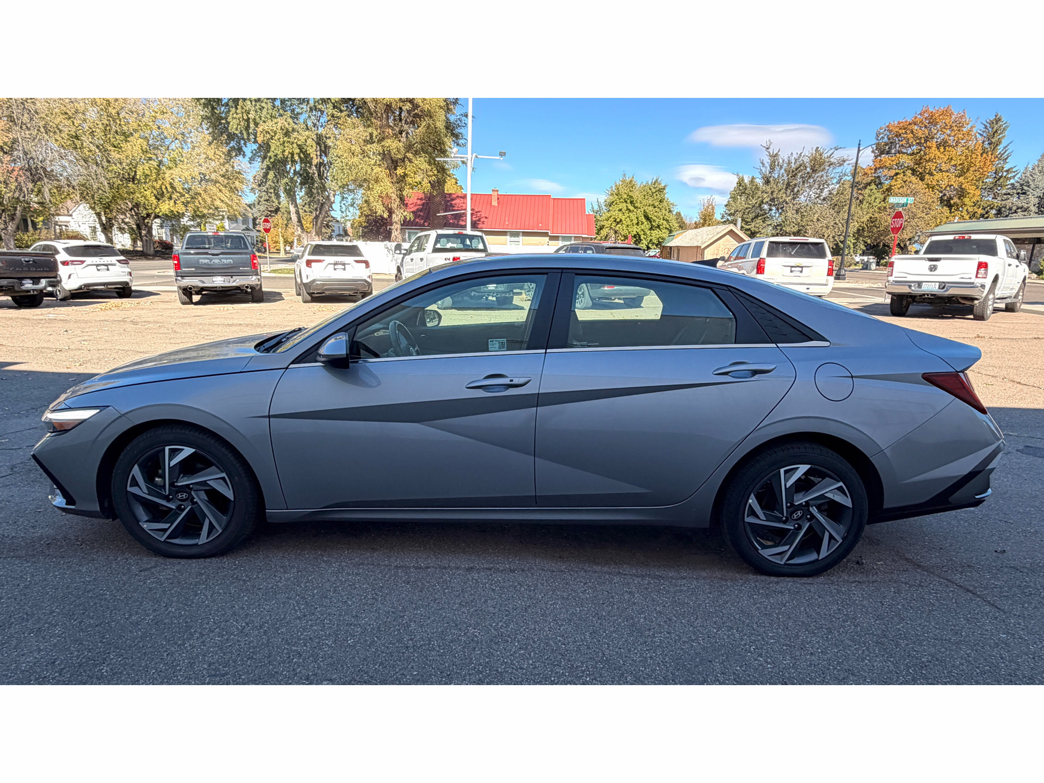 Used 2025 Hyundai Elantra SEL FWD image 4
