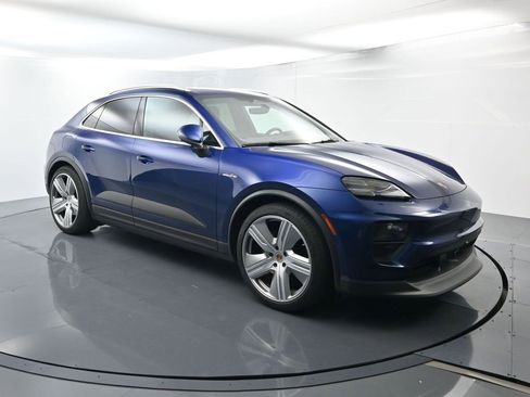 Certified 2024 Porsche Macan 4 Electric image 17