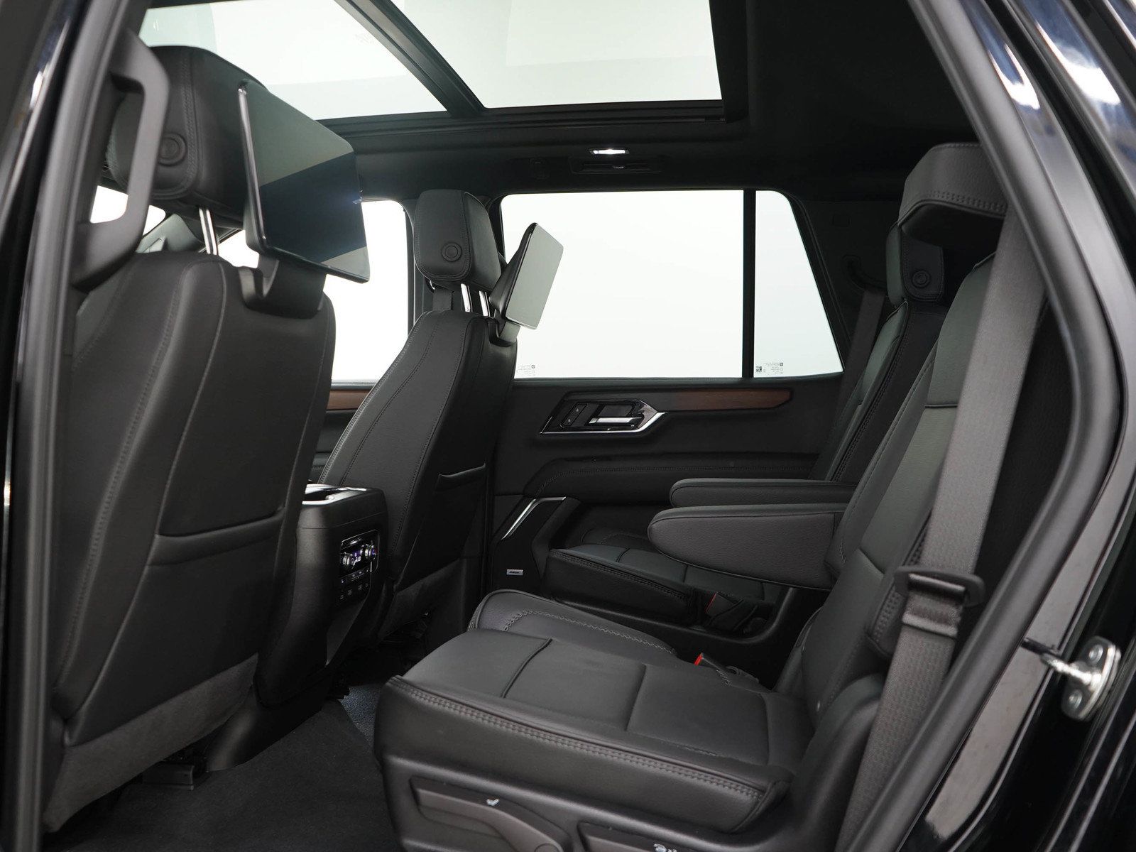 Used 2025 GMC Yukon Denali w/ Denali Reserve Package AWD/4WD image 16