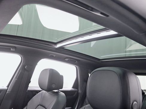 Used 2021 Porsche Cayenne S image 31