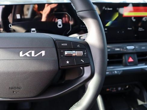 New 2025 Kia K4 EX image 28