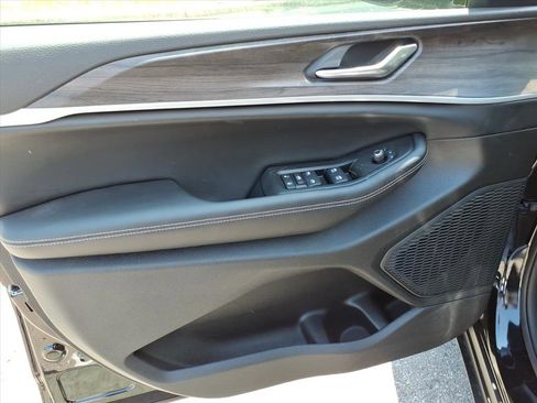 New 2026 Jeep Grand Cherokee L 4WD image 8