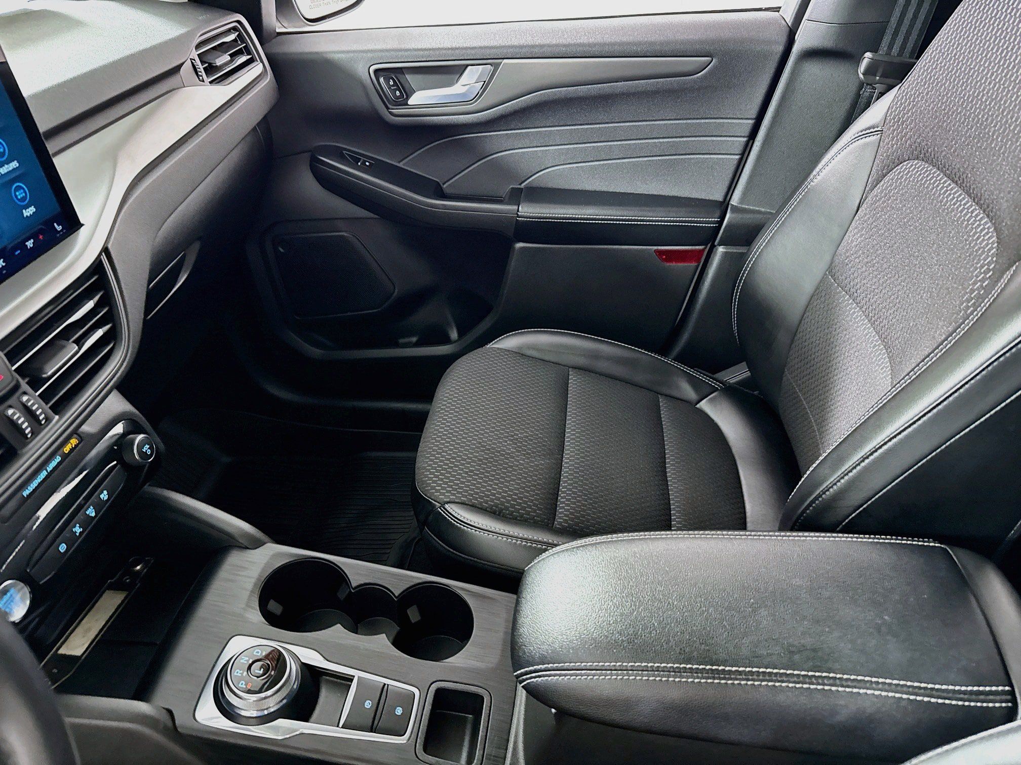 Used 2025 Ford Escape SE FWD image 25