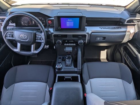 Used 2025 Toyota Tacoma 4x4 Double Cab image 4