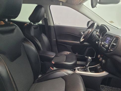 Used 2018 Jeep Compass Latitude image 21